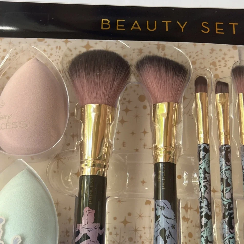 Disney Princess Make-Up Brush Set 3 Eye Shadow 2 Face 3 Sponge Cosmetics NEW